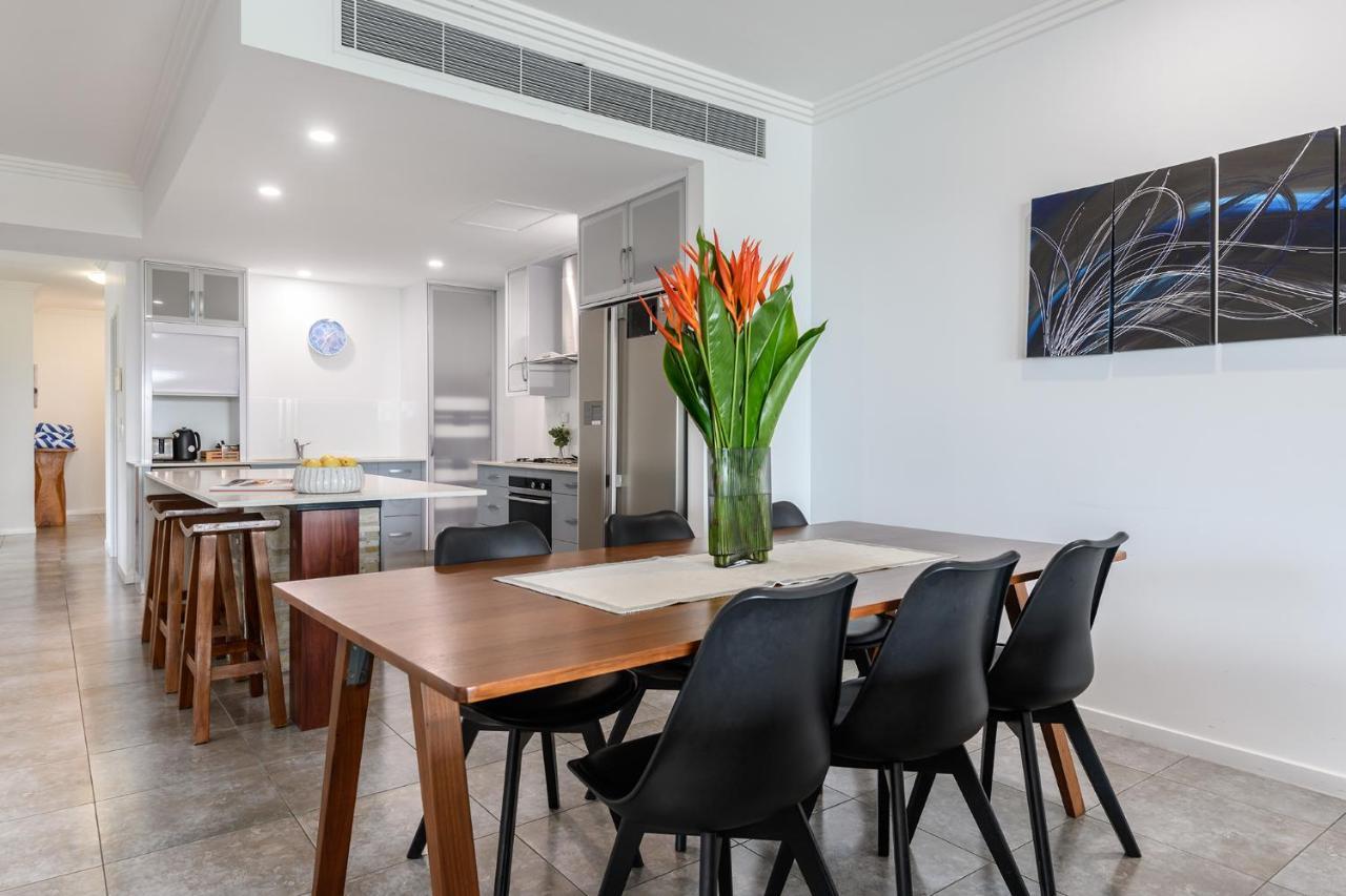 Island Views Beachfront Apartments 팜코브 외부 사진