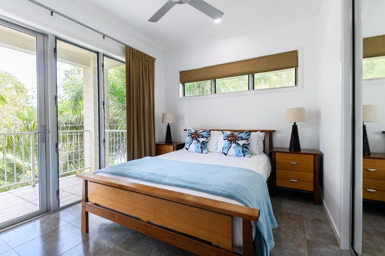 Island Views Beachfront Apartments 팜코브 외부 사진