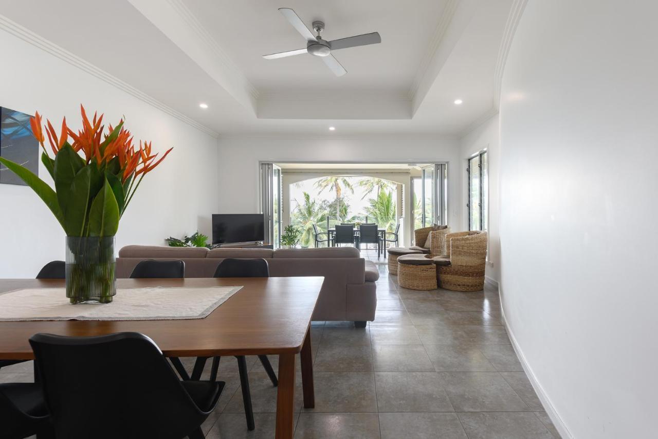 Island Views Beachfront Apartments 팜코브 외부 사진