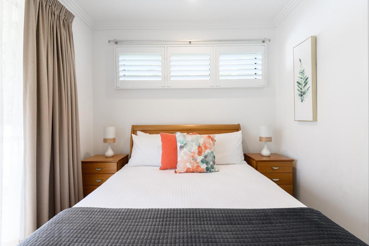 Island Views Beachfront Apartments 팜코브 외부 사진