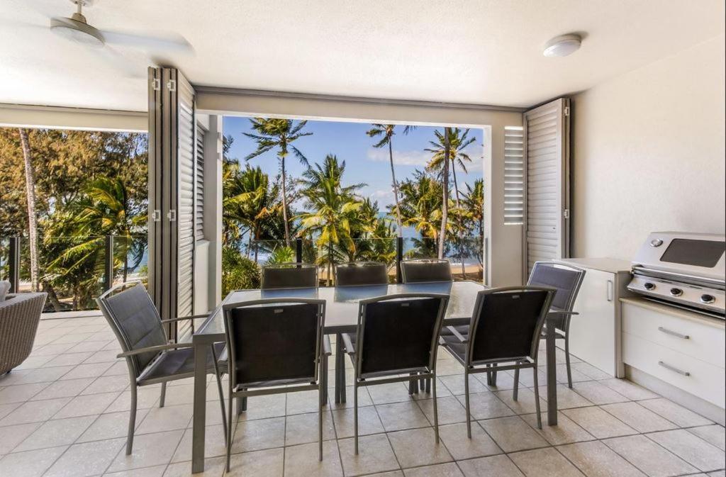 Island Views Beachfront Apartments 팜코브 외부 사진