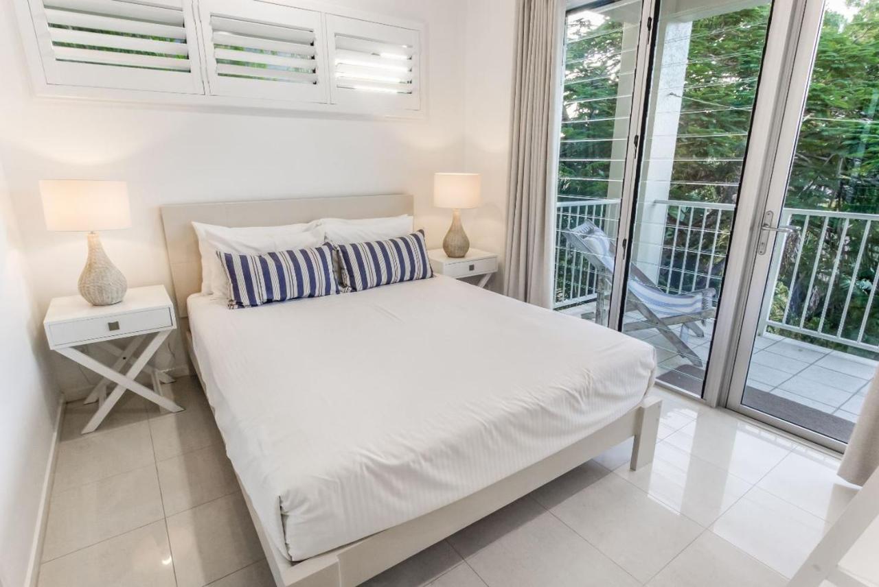 Island Views Beachfront Apartments 팜코브 외부 사진