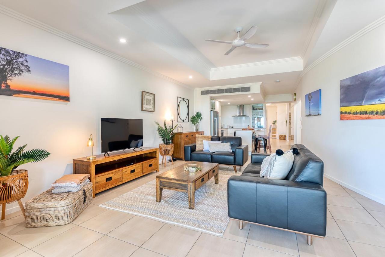 Island Views Beachfront Apartments 팜코브 외부 사진