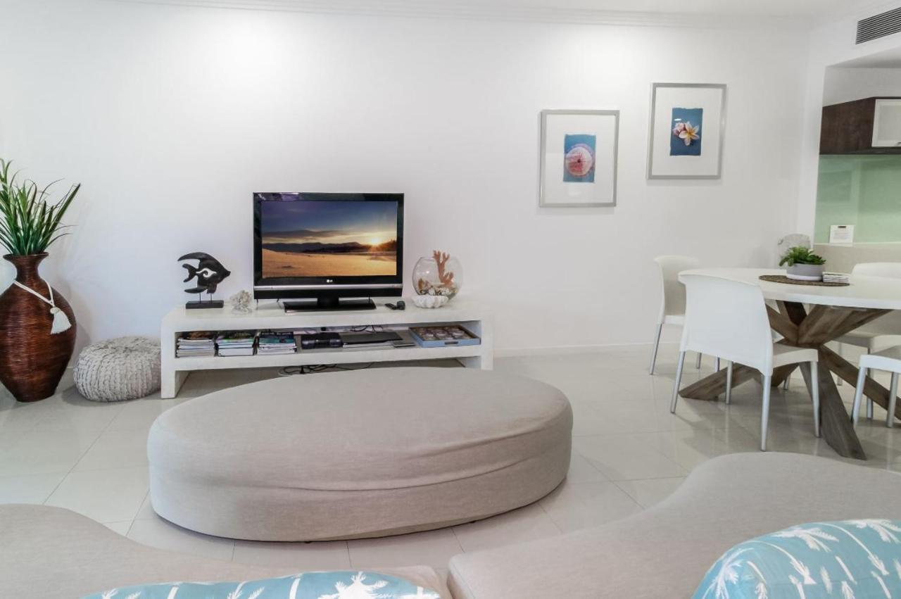 Island Views Beachfront Apartments 팜코브 외부 사진