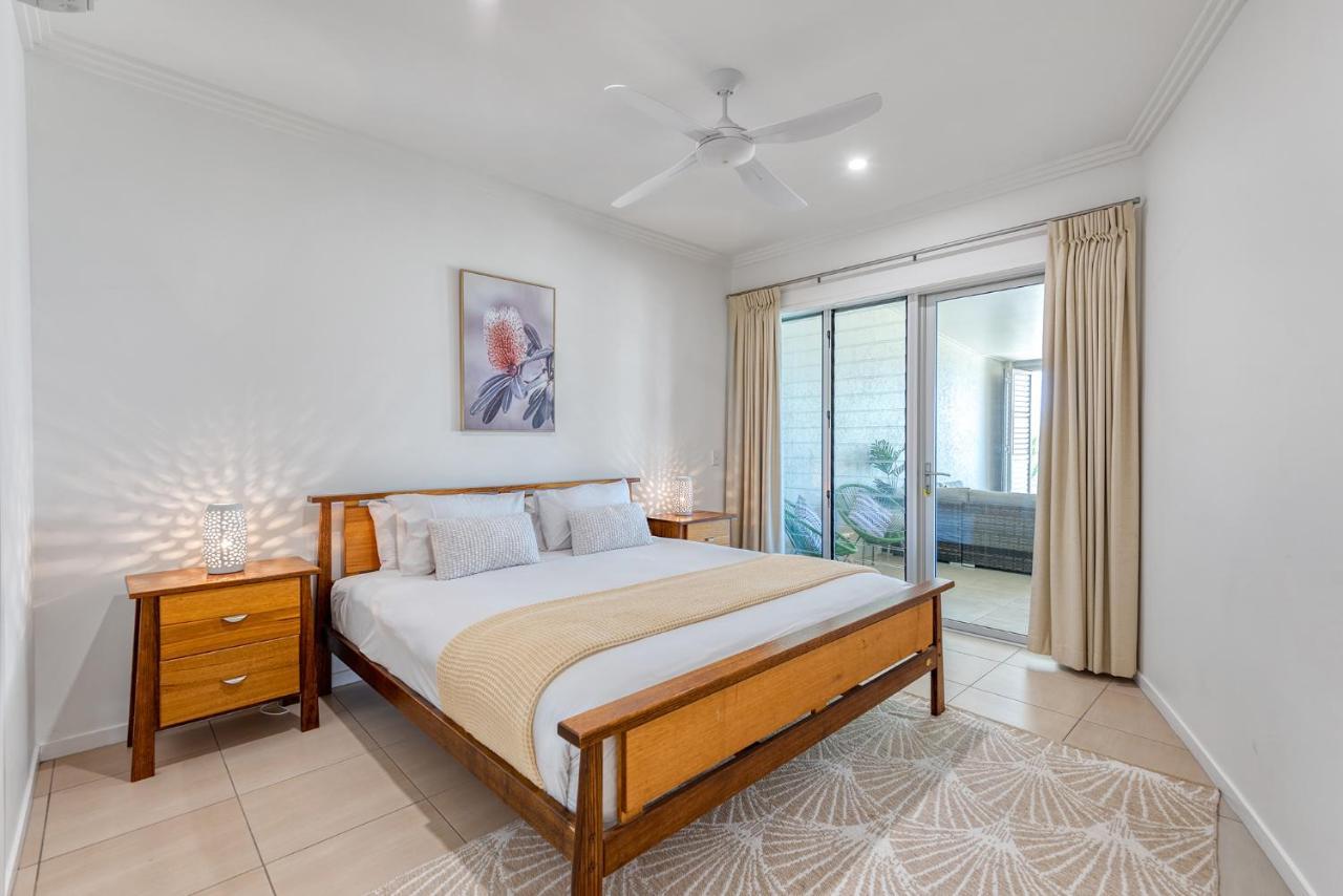 Island Views Beachfront Apartments 팜코브 외부 사진