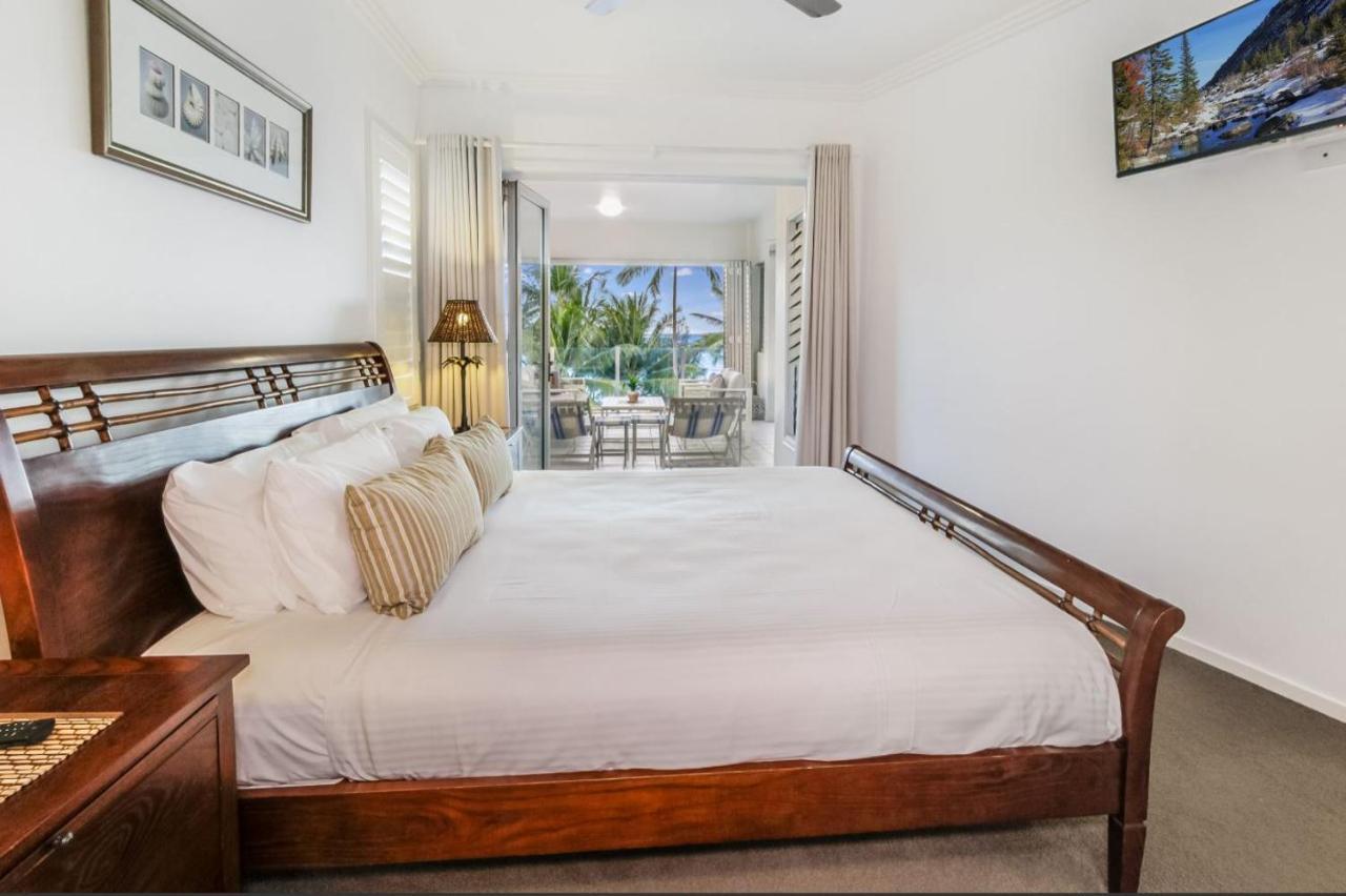 Island Views Beachfront Apartments 팜코브 외부 사진