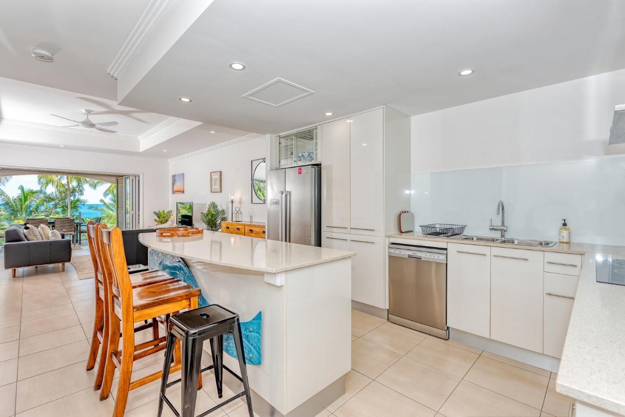Island Views Beachfront Apartments 팜코브 외부 사진