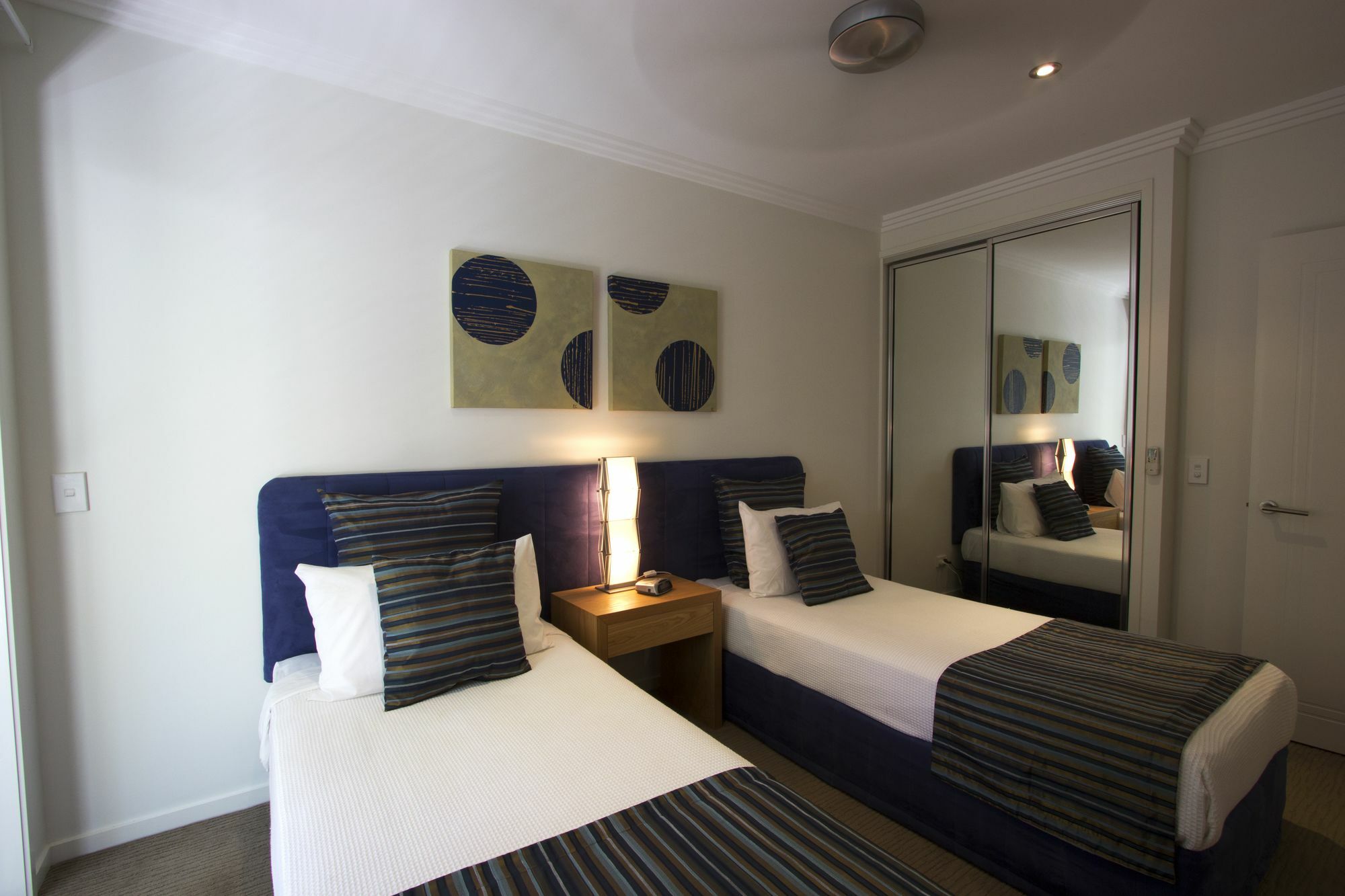 Island Views Beachfront Apartments 팜코브 외부 사진