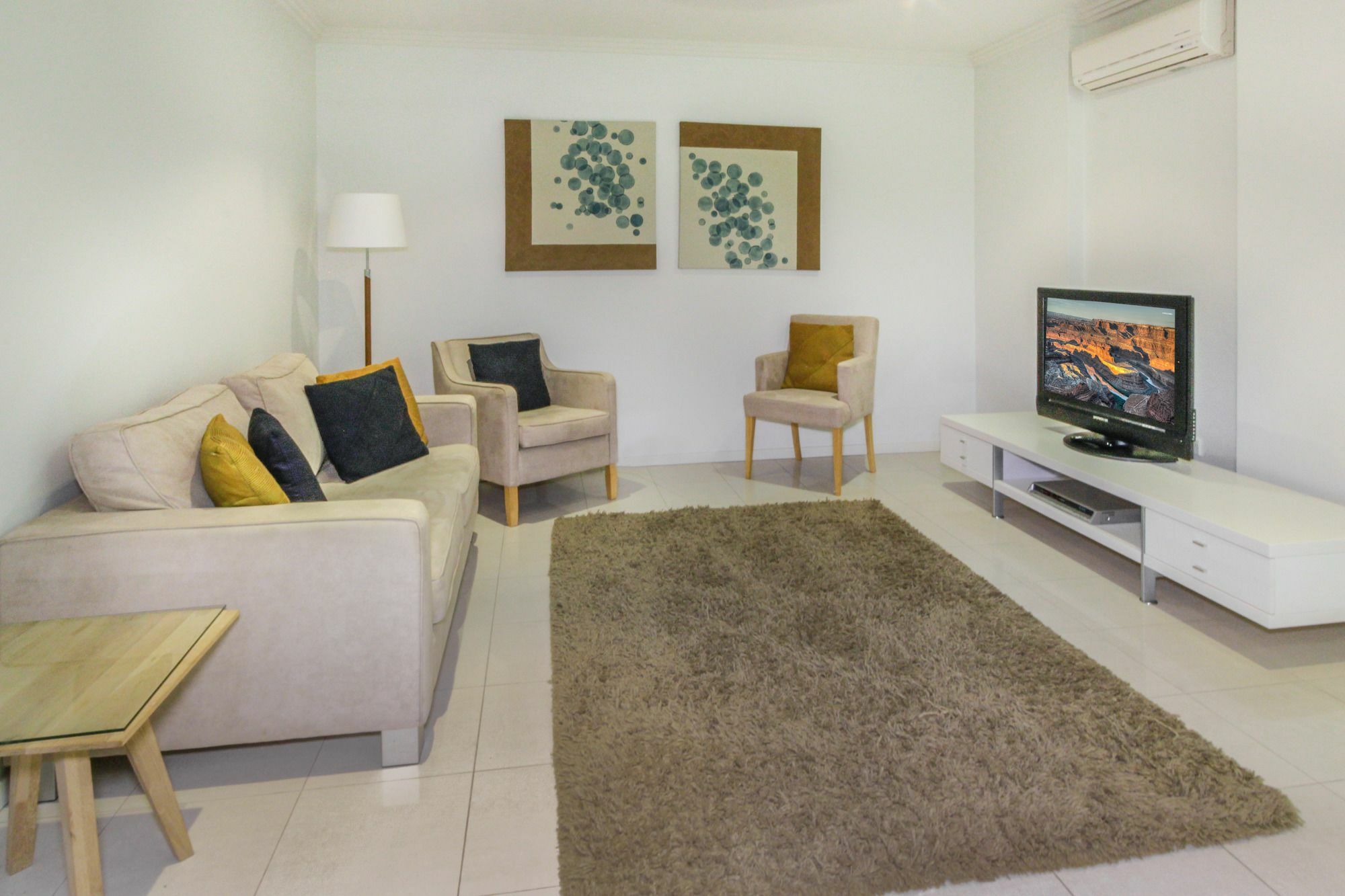 Island Views Beachfront Apartments 팜코브 외부 사진