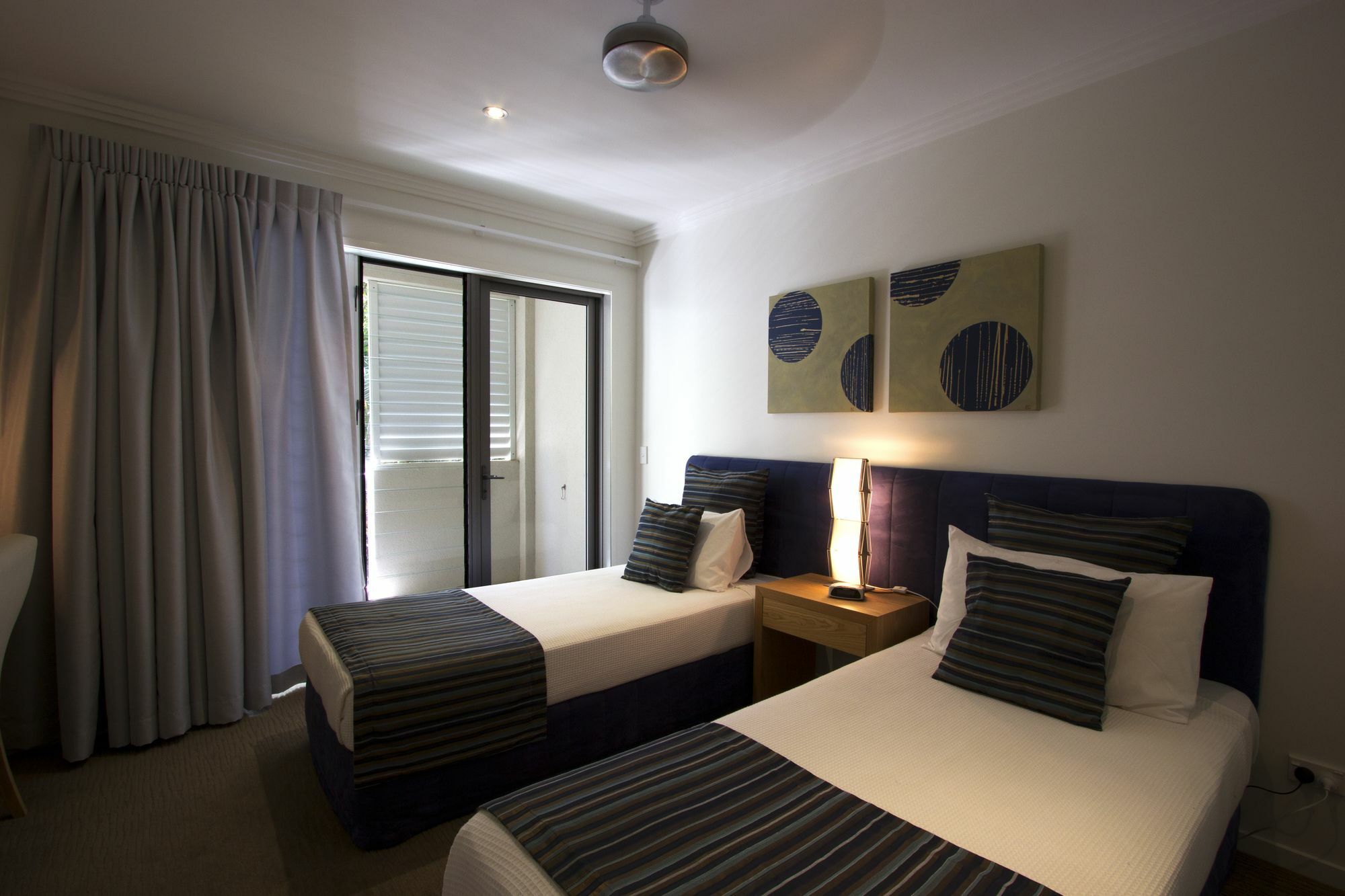 Island Views Beachfront Apartments 팜코브 외부 사진