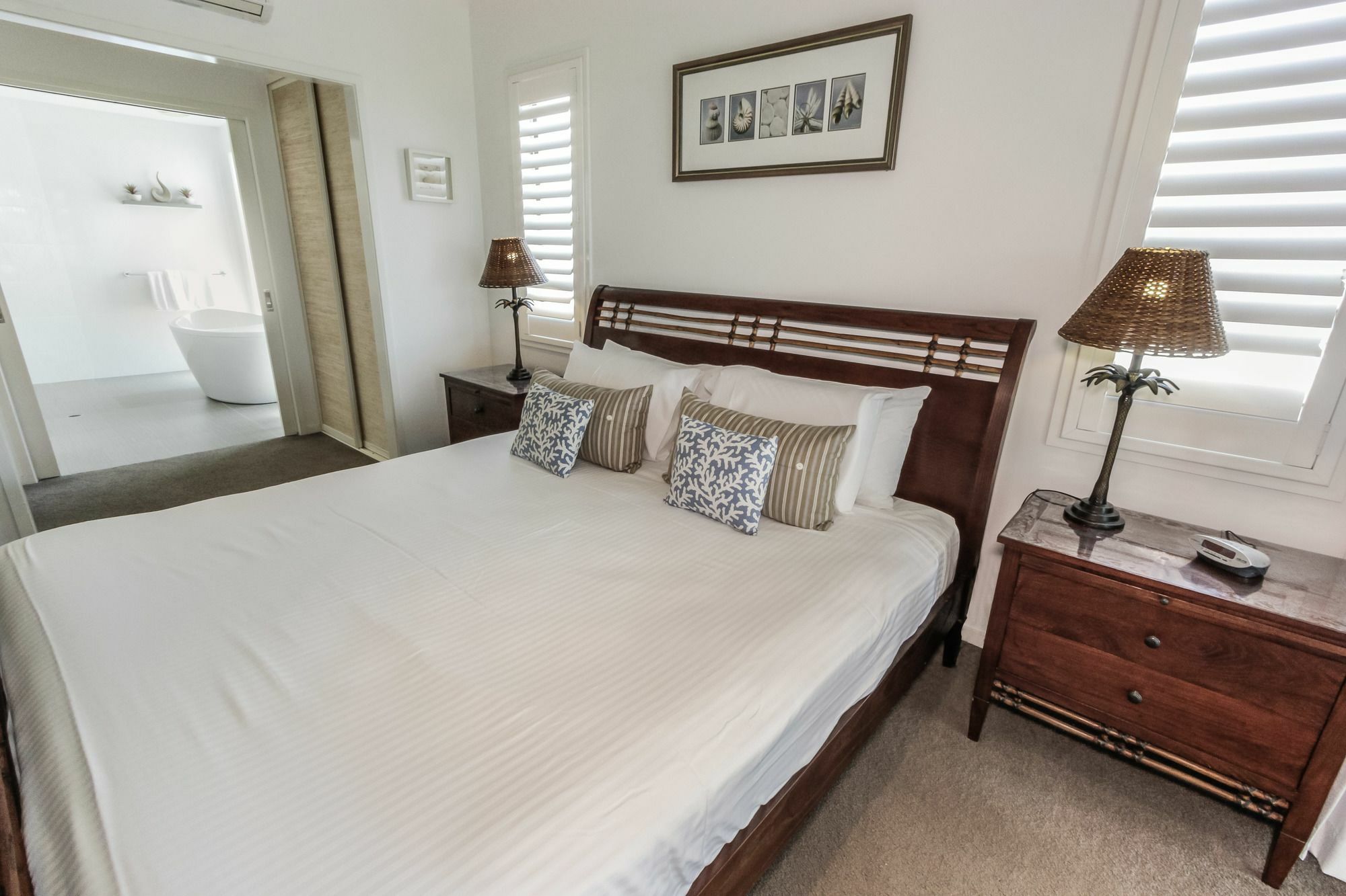 Island Views Beachfront Apartments 팜코브 외부 사진